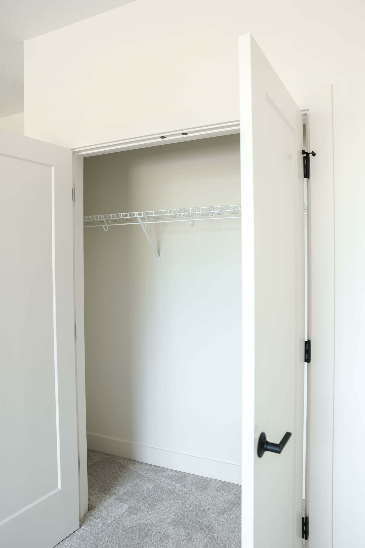 5306-Closet-Urbandale-Central-Iowa-Custom-Home-JRL-Builders-3F1A2721