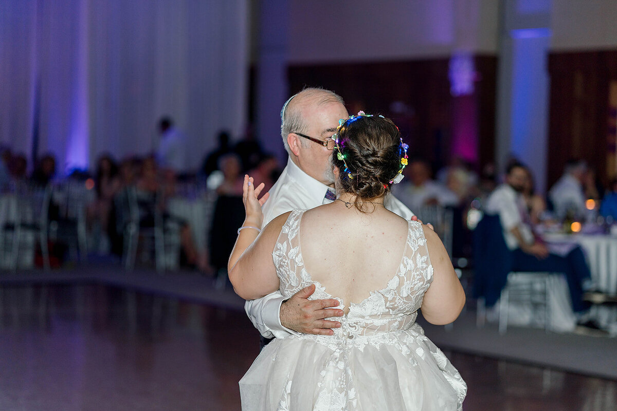 Eliana-Melmed-Photography-Chicago-LosAngeles-Jewish-WeddingPhotography-ElianaSklar-DanceFloor-00249