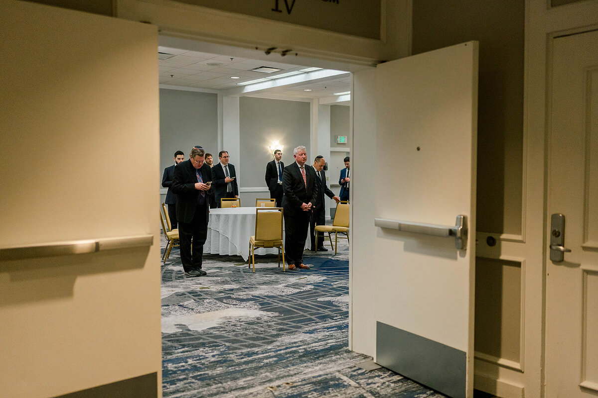Eliana-Melmed-Photography-Chicago-LosAngeles-Jewish-WeddingPhotography-KabbalatPanim-00016