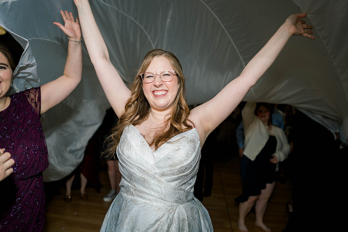 Eliana-Melmed-Photography-Chicago-LosAngeles-Jewish-WeddingPhotography-SimchaDancing-00020