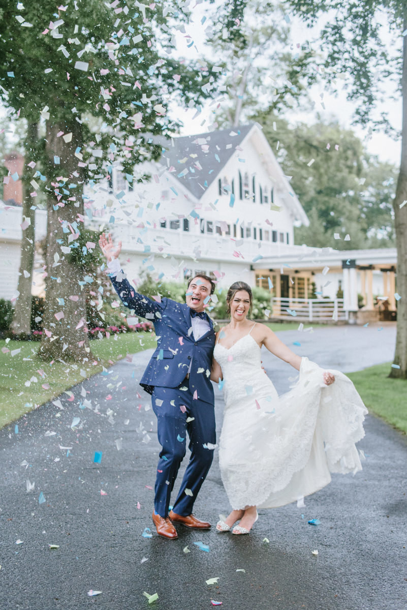 Ryland-Inn-Wedding-confetti