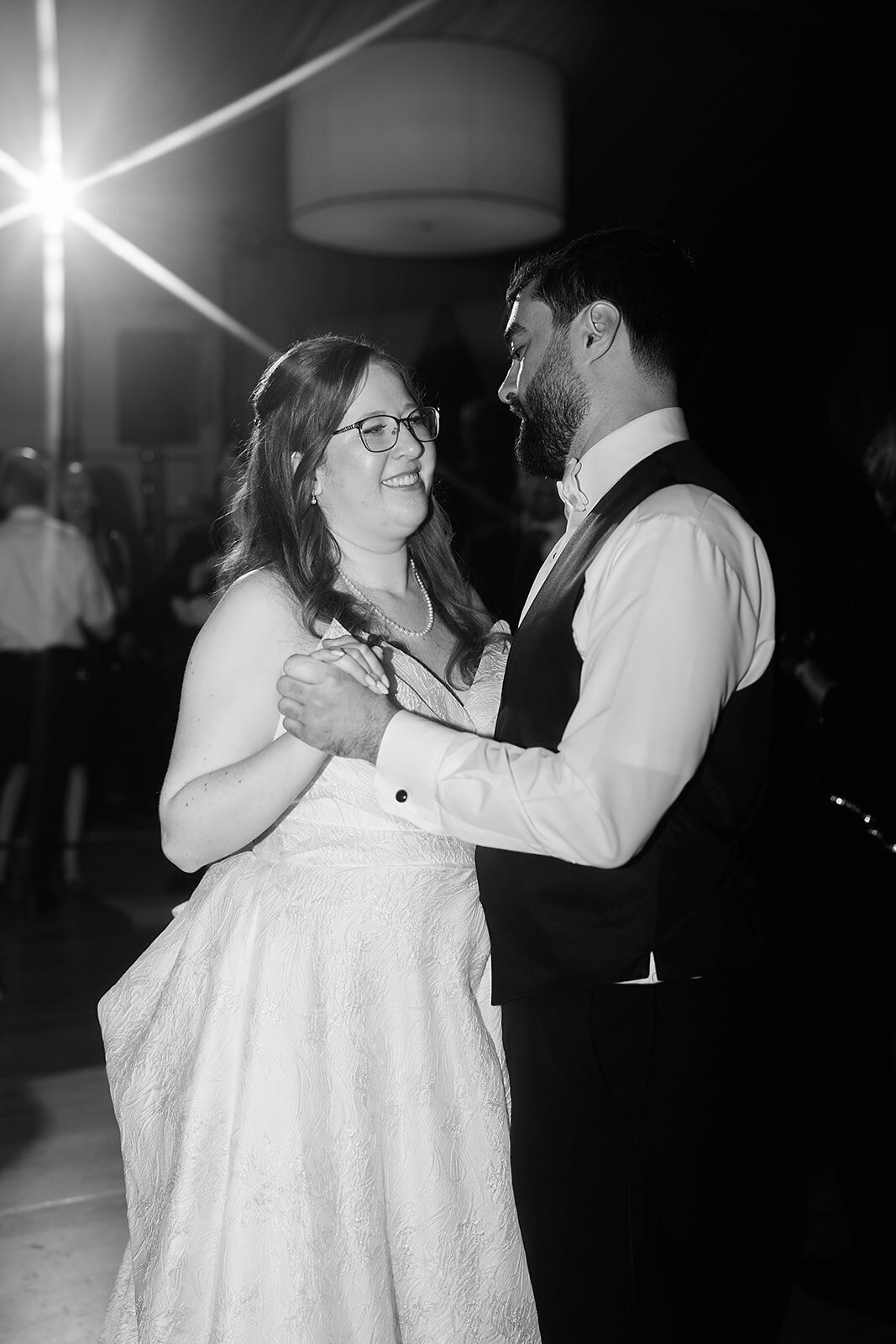 Eliana-Melmed-Photography-Chicago-LosAngeles-Jewish-WeddingPhotography-Dancefloor-00147