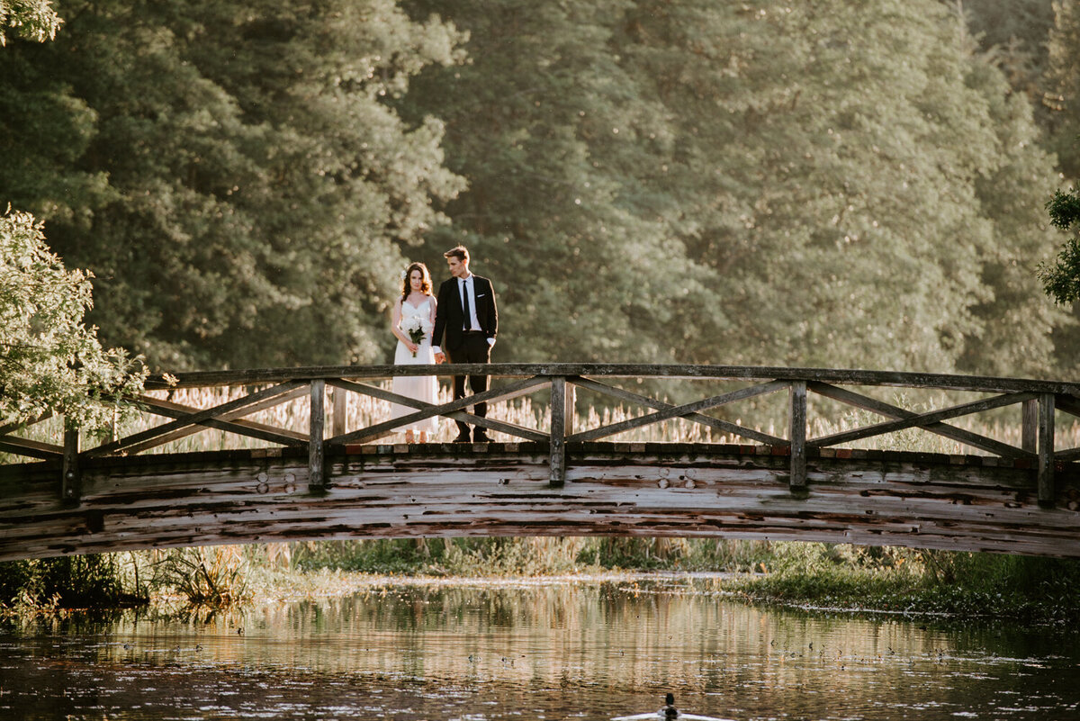 Couple on bridge in Vancouver- Shawna Rae wedding and elopement photographer