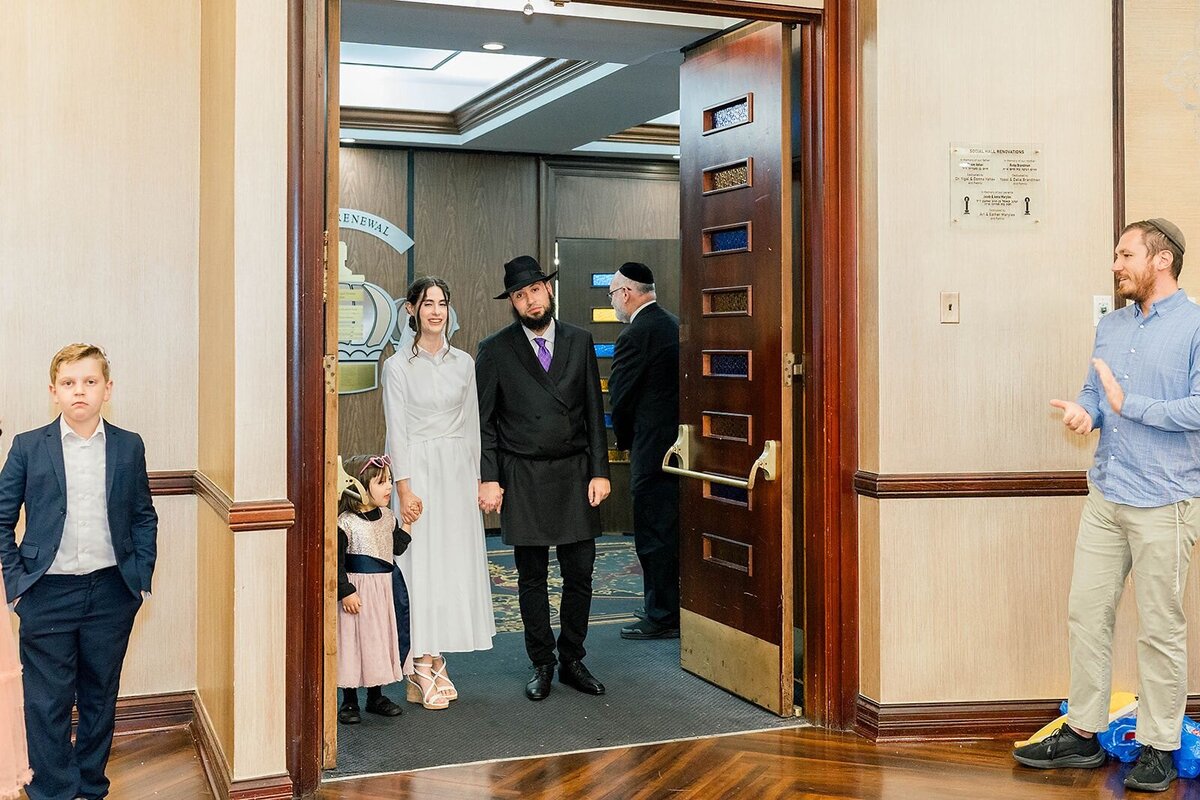 Eliana-Melmed-Photography-Chicago-LosAngeles-Jewish-WeddingPhotographer-CarmiKalman-WomensDancing-00010