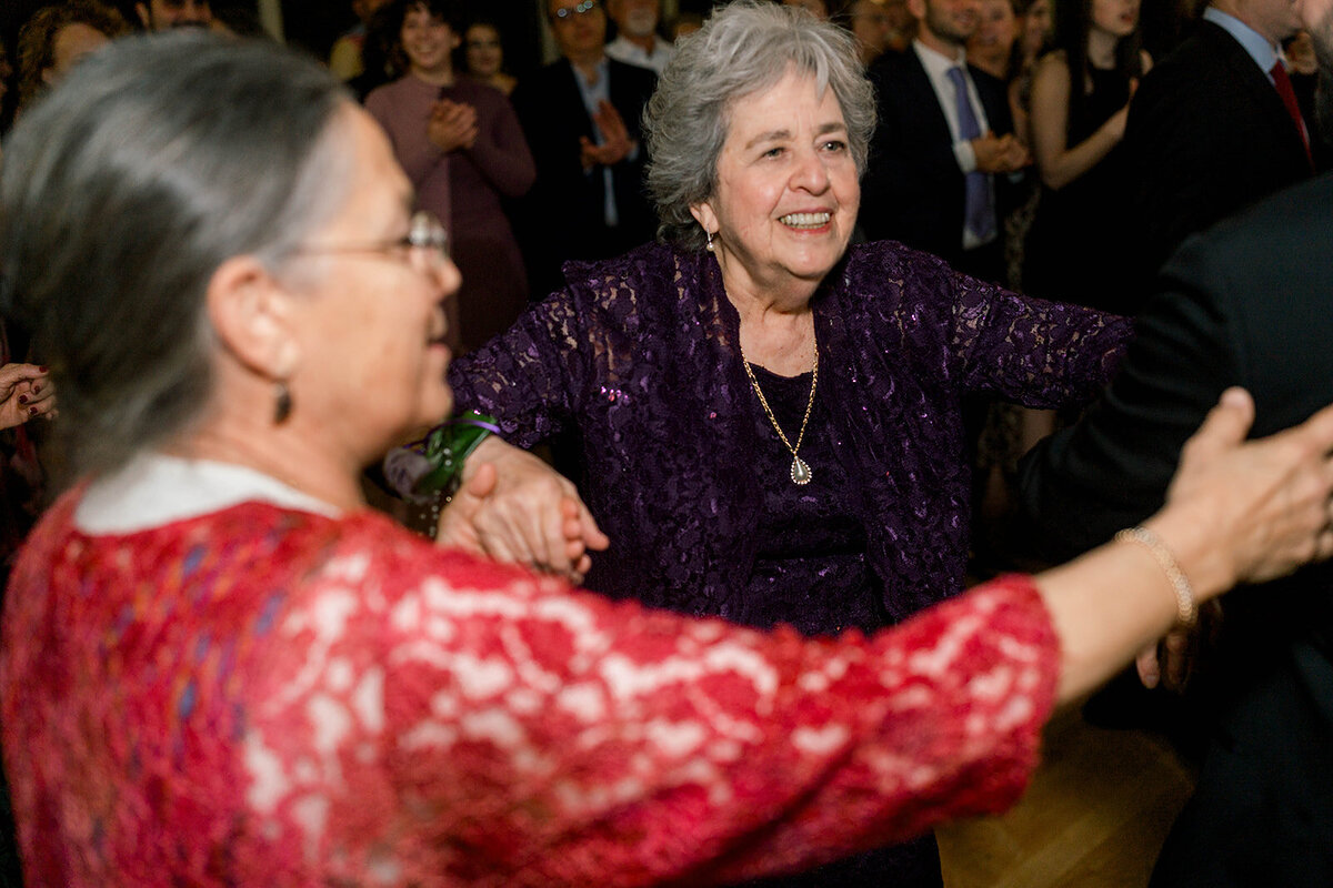 Eliana-Melmed-Photography-Chicago-LosAngeles-Jewish-WeddingPhotography-SimchaDancing-00191