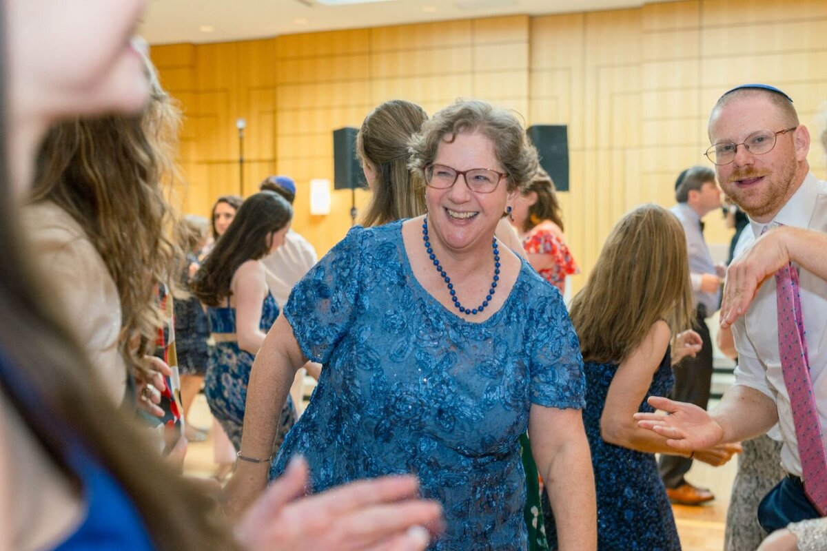 processed_ElianaMelmedPhotography_JewishWeddingPhotographer_ShulaNoah_Dancing-163