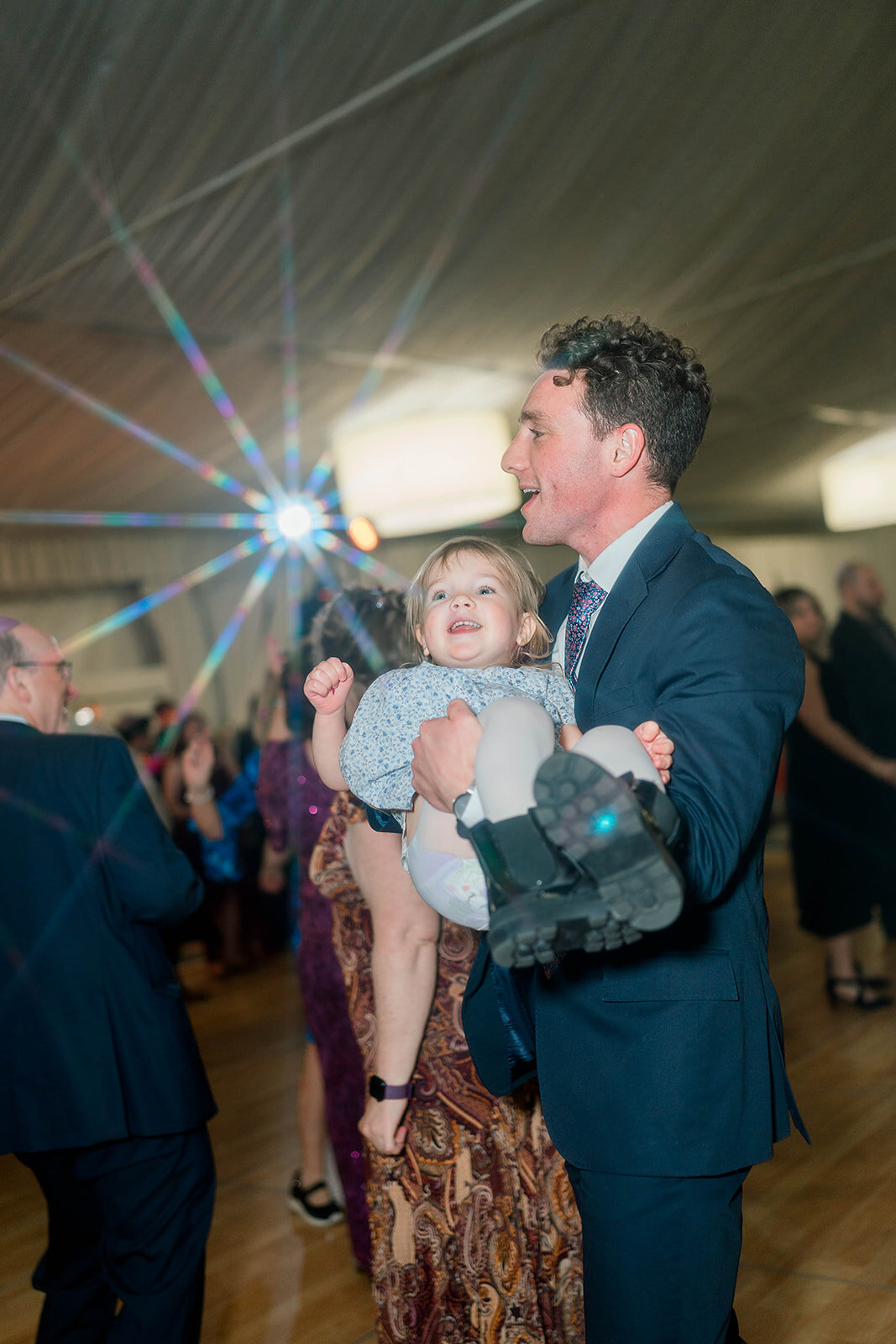 Eliana-Melmed-Photography-Chicago-LosAngeles-Jewish-WeddingPhotography-Dancefloor-00218