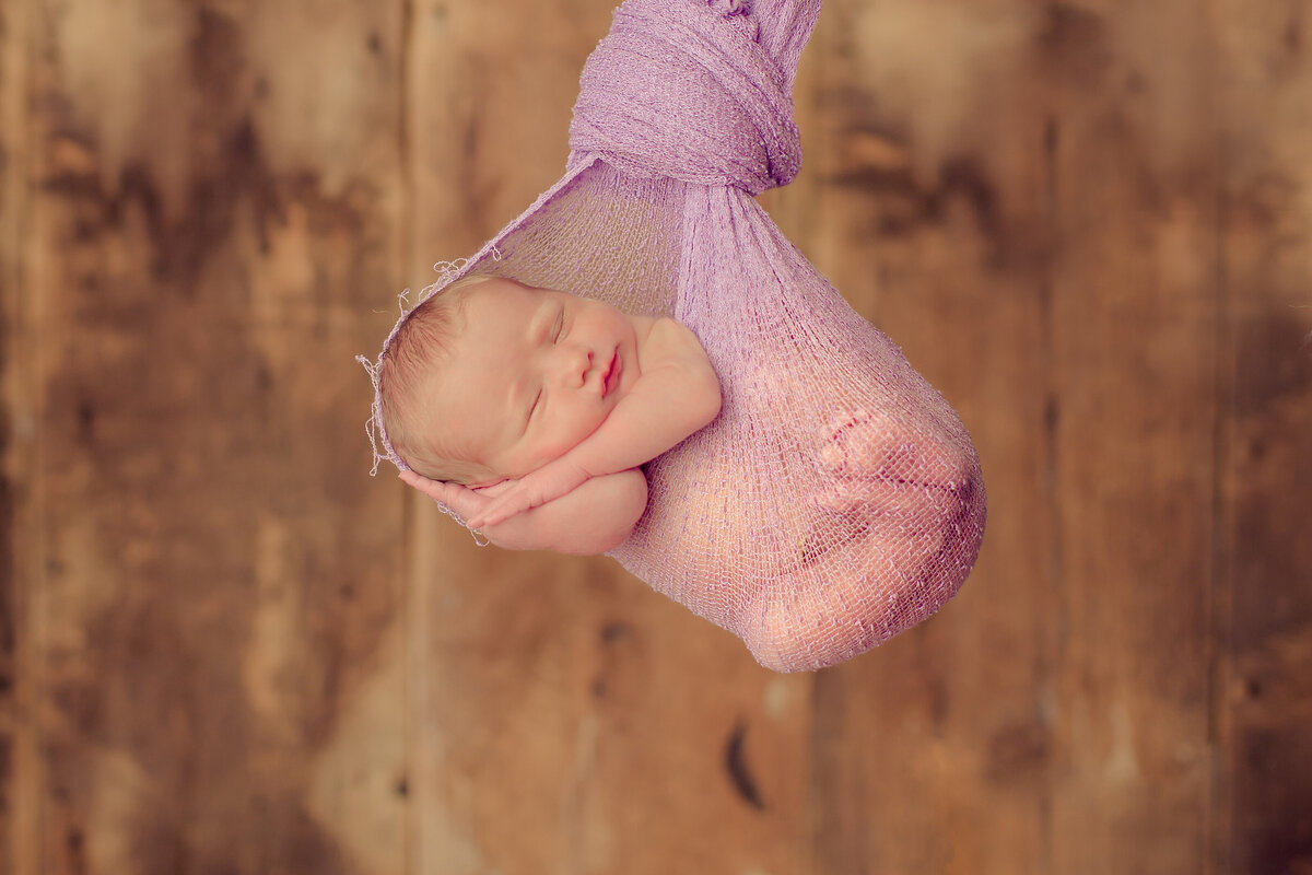 baby-hanging-shot-preview-001