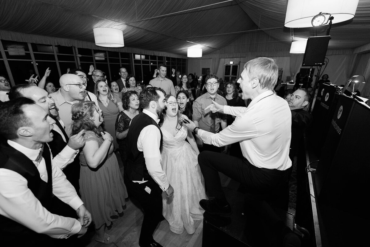 Eliana-Melmed-Photography-Chicago-LosAngeles-Jewish-WeddingPhotography-Dancefloor-00039