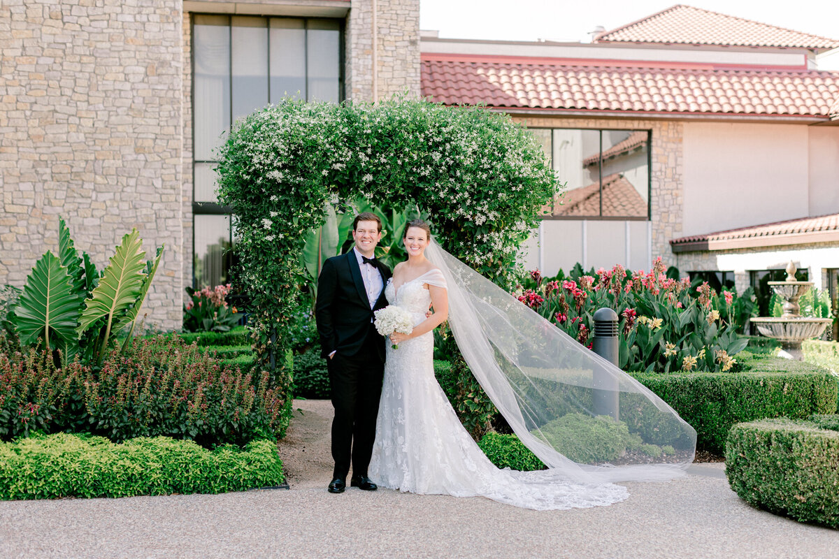 Allie & John Wedding at Royal Oaks Country Club Christ the King Church | Dallas Wedding Photographer | Sami Kathryn Photography-120