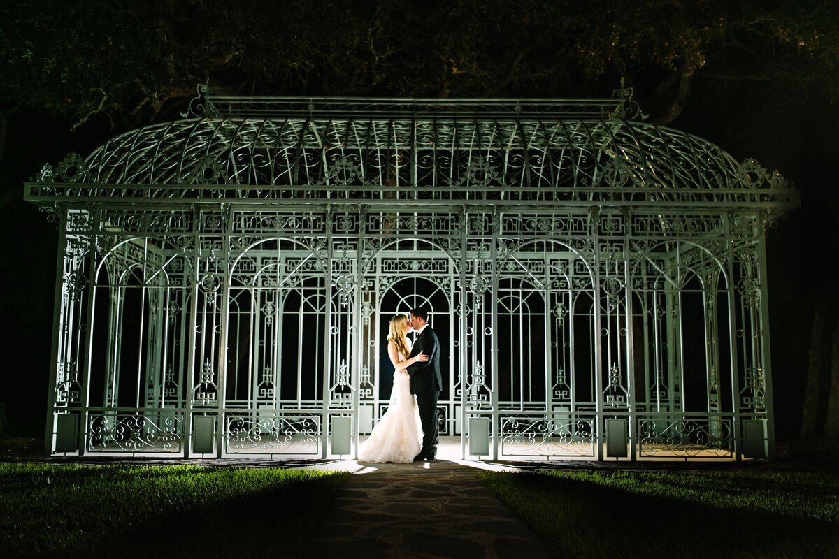night portrait of couple kissing at Drippings Springs wedding venue