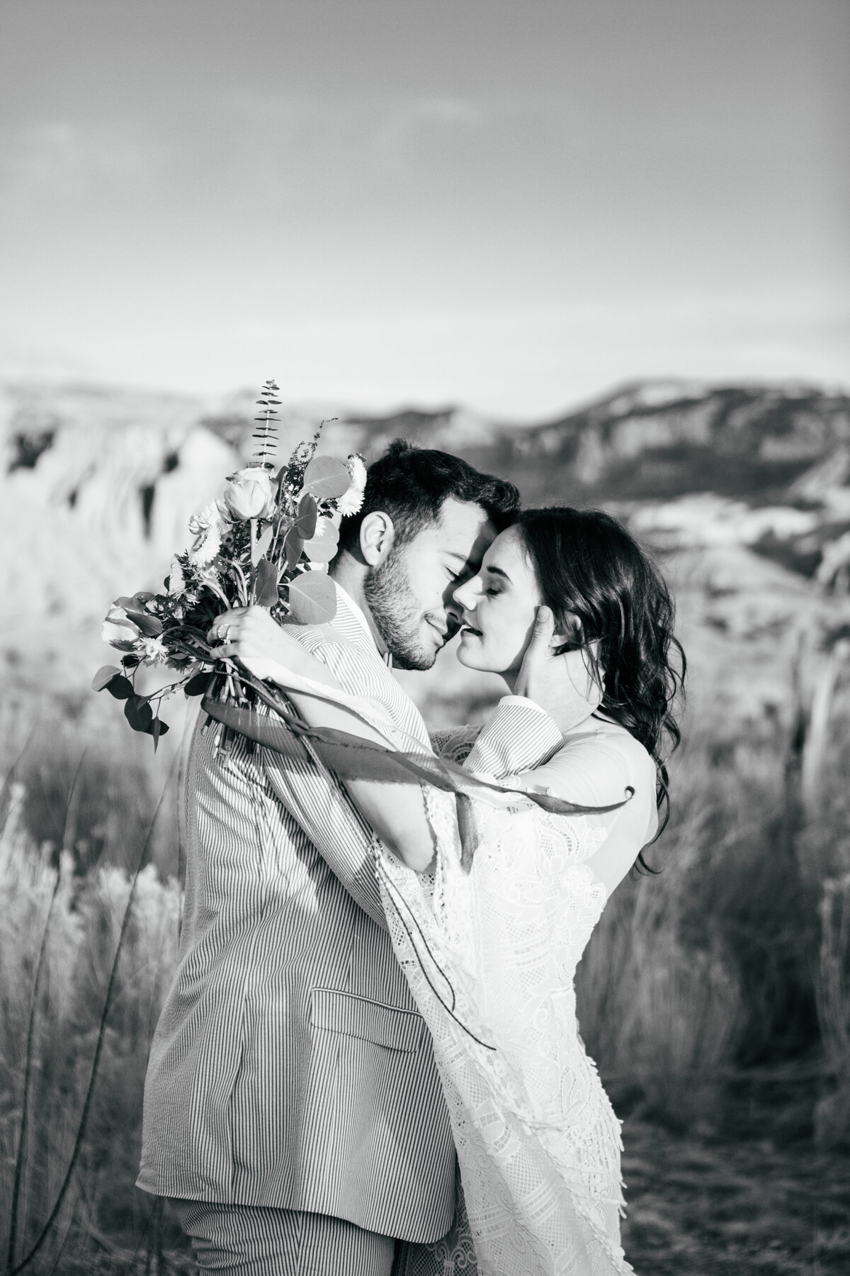 Utah-Weddings-Elopements-DestinationWedding-AdventureElopement-WanderingWildeMedia (17)