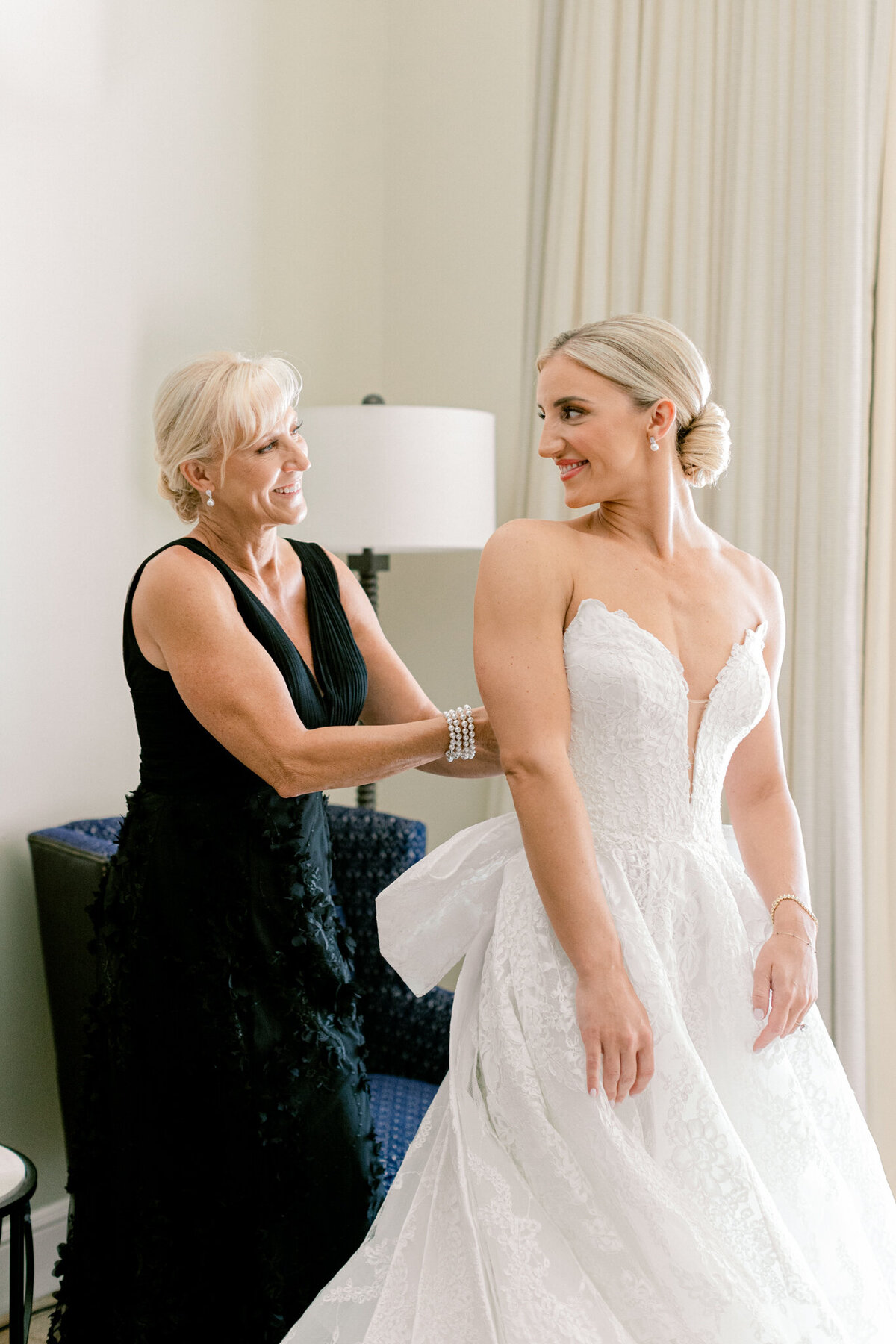 Katelyn & Kyle's Wedding at the Adolphus Hotel | Dallas Wedding Photographer | Sami Kathryn Photography-57