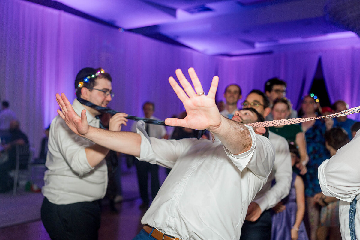 Eliana-Melmed-Photography-Chicago-LosAngeles-Jewish-WeddingPhotography-ElianaSklar-DanceFloor-00182