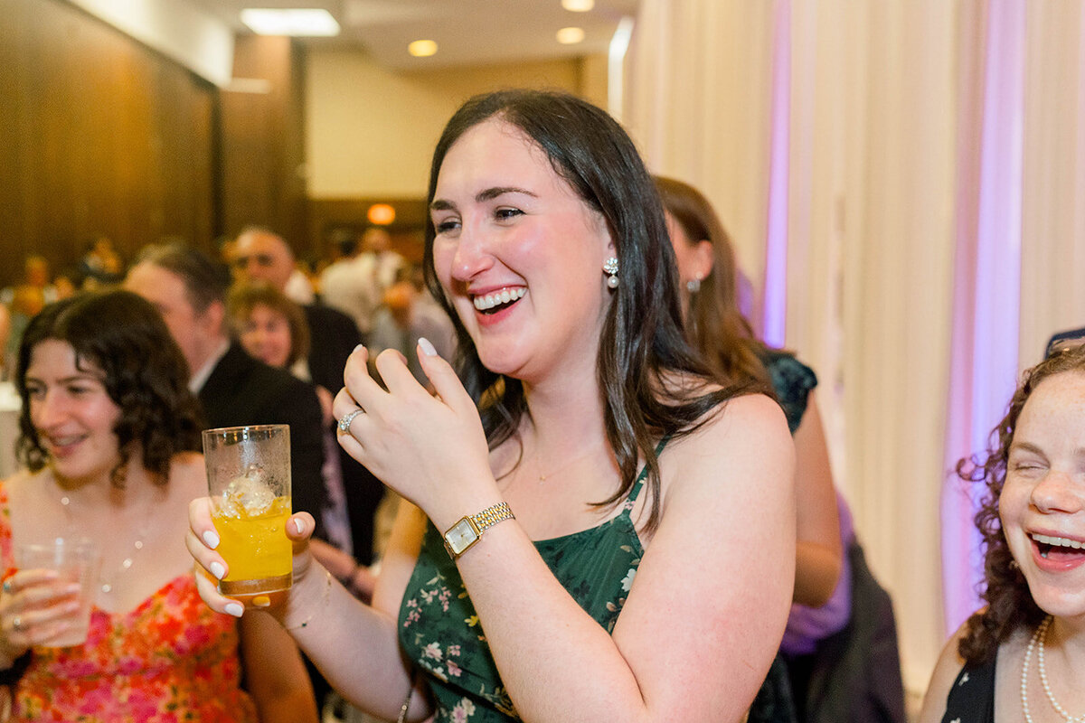 Eliana-Melmed-Photography-Chicago-LosAngeles-Jewish-WeddingPhotography-ElianaSklar-CocktailHour-00058