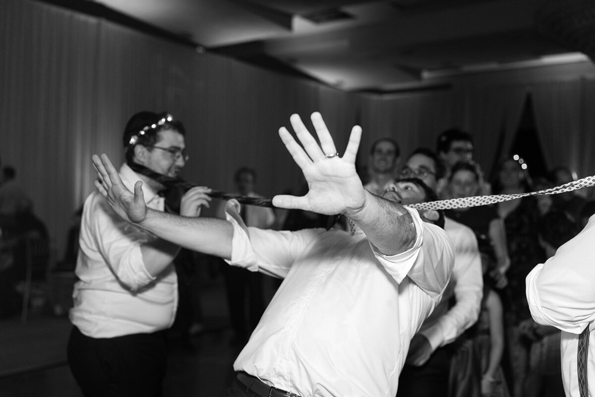 Eliana-Melmed-Photography-Chicago-LosAngeles-Jewish-WeddingPhotography-ElianaSklar-DanceFloor-00181