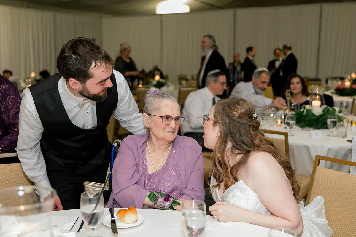 Eliana-Melmed-Photography-Chicago-LosAngeles-Jewish-WeddingPhotography-Dancefloor-00205
