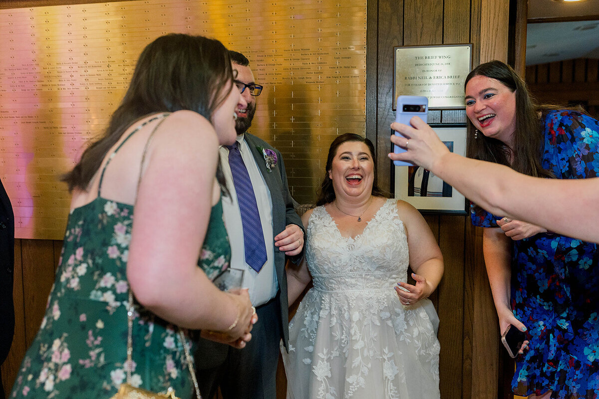 Eliana-Melmed-Photography-Chicago-LosAngeles-Jewish-WeddingPhotography-ElianaSklar-CocktailHour-00068