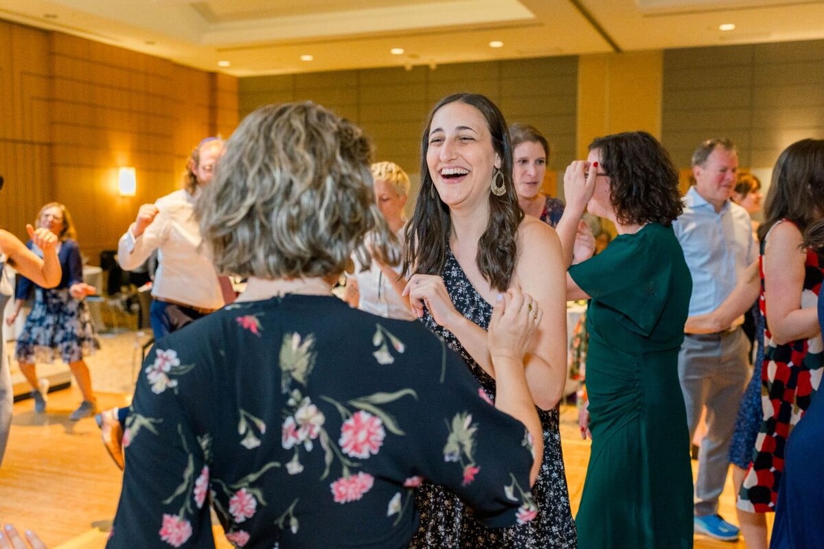 processed_ElianaMelmedPhotography_JewishWeddingPhotographer_ShulaNoah_Dancing-299