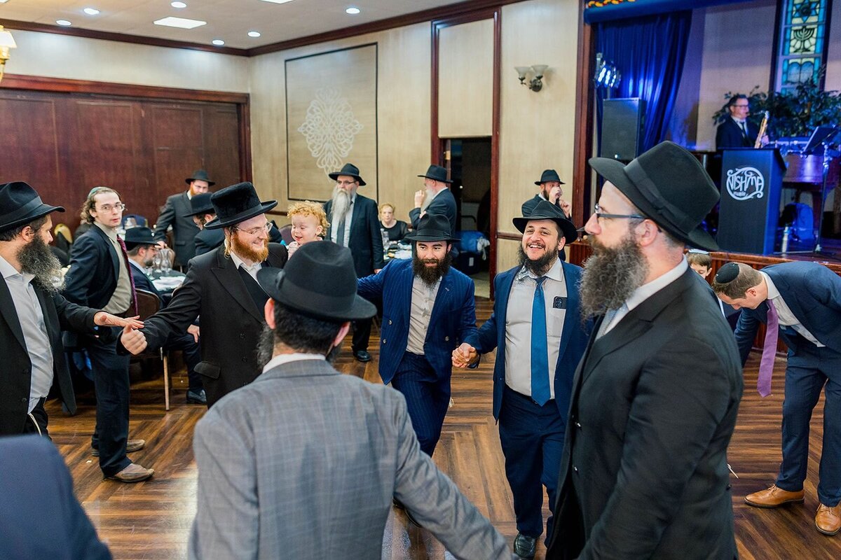 Eliana-Melmed-Photography-Chicago-LosAngeles-Jewish-WeddingPhotographer-CarmiKalman-MensDancing-00131