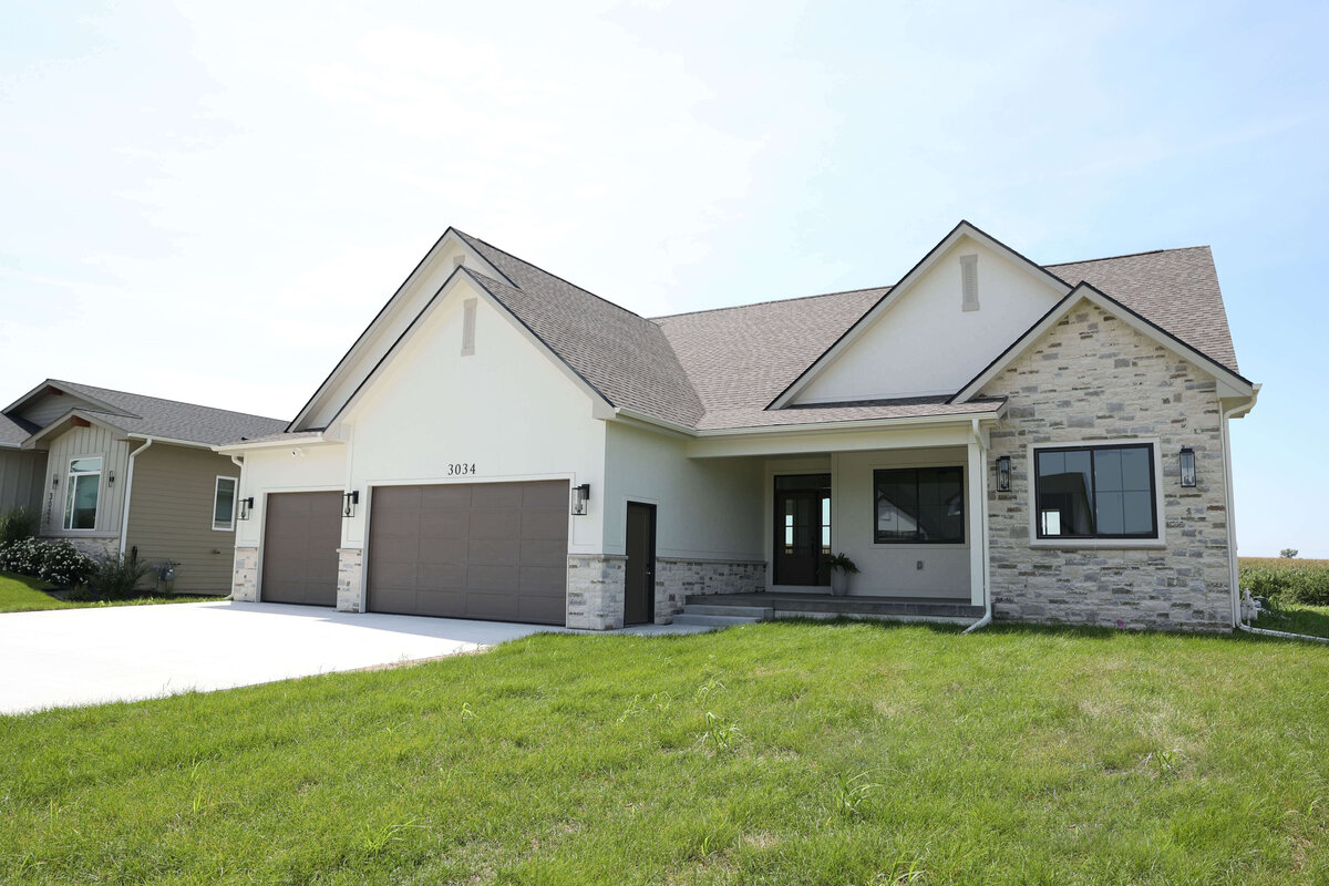 3034-Exterior-Grimes-Central-Iowa-Custom-Home-JRL-Builders-3F1A2218