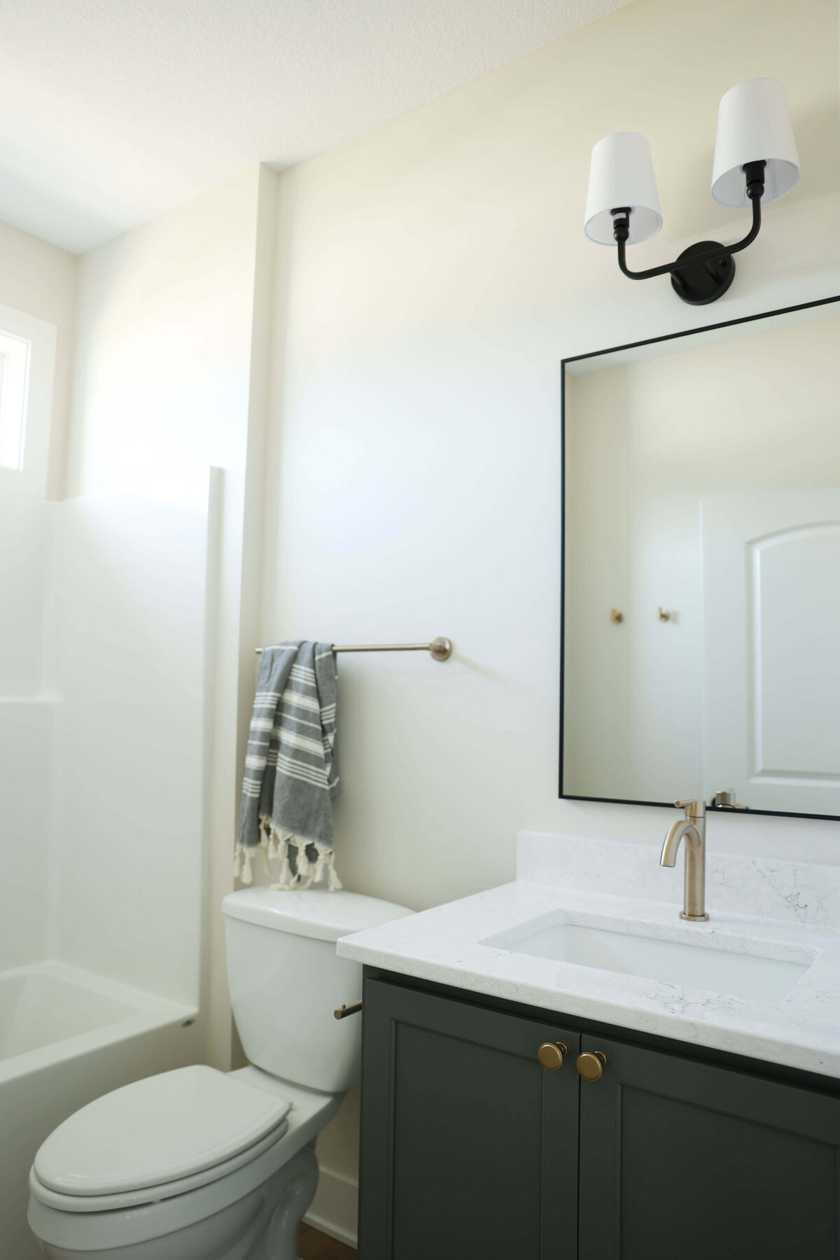 1183-Bathroom-Grimes-Central-Iowa-Custom-Home-JRL-Builders-3F1A9051
