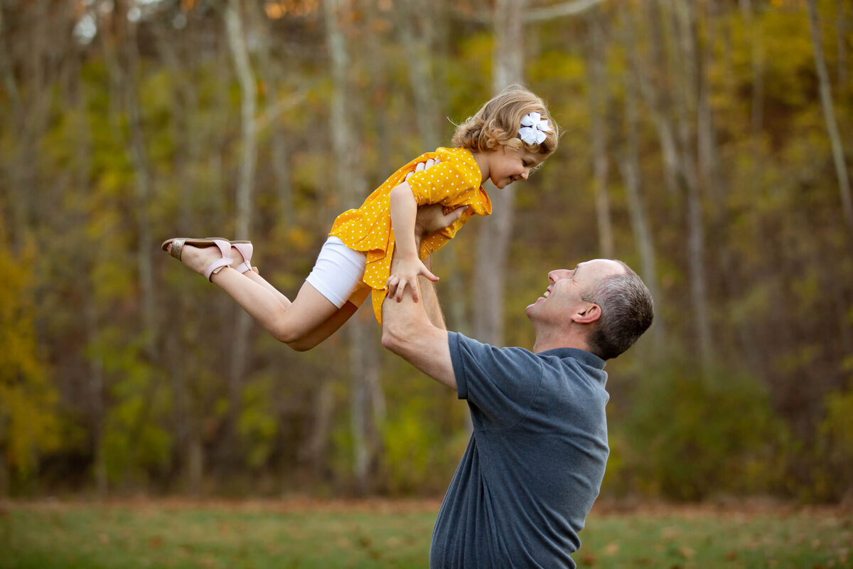 northern-kentucky-family-father-daughter-candid
