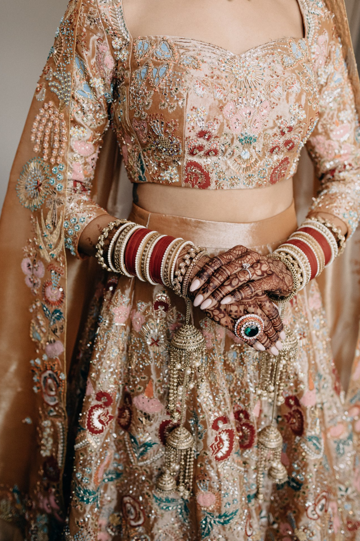 indian-bride-sikh-wedding-peach-lehenga-mehndi-jewelry-1