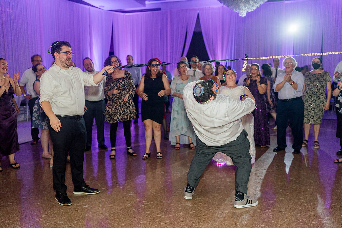 Eliana-Melmed-Photography-Chicago-LosAngeles-Jewish-WeddingPhotography-ElianaSklar-DanceFloor-00204