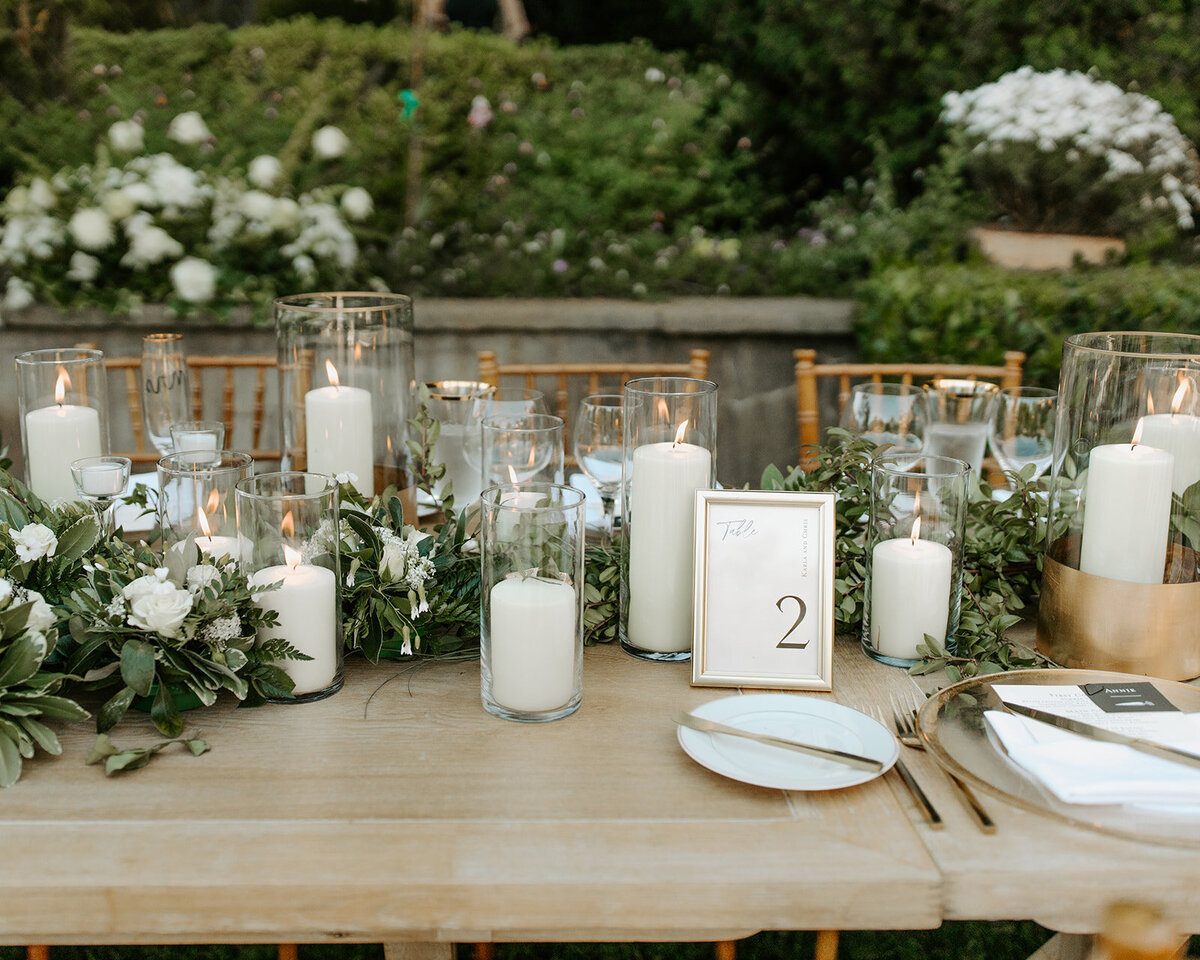 Candles and white flowers at head table