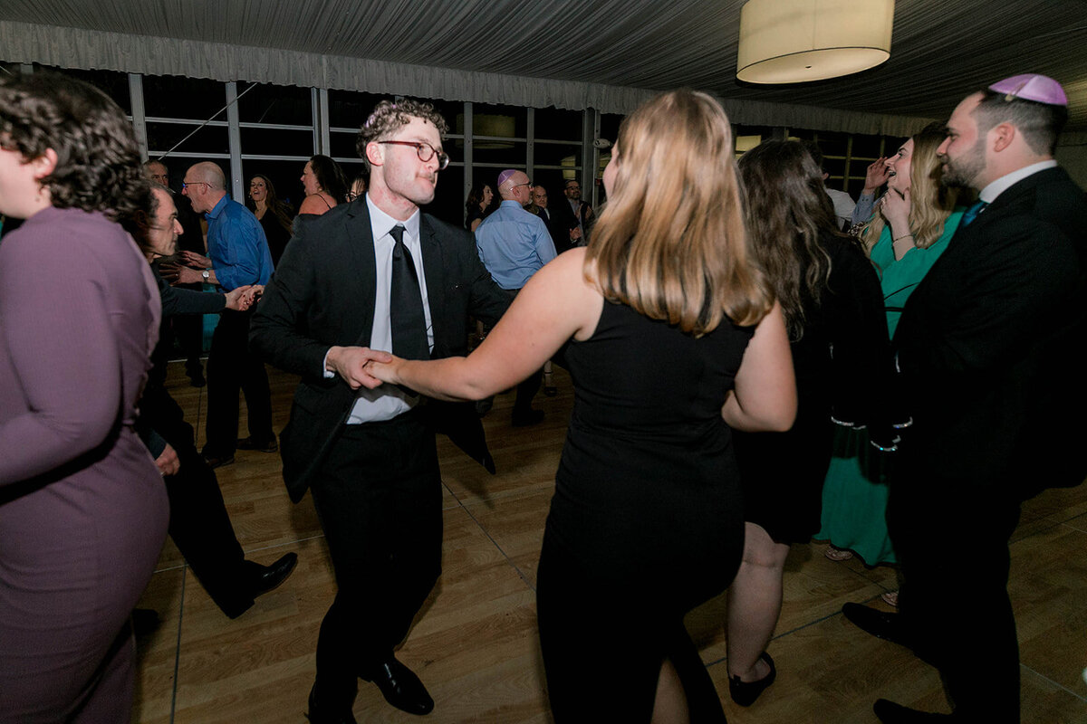 Eliana-Melmed-Photography-Chicago-LosAngeles-Jewish-WeddingPhotography-Dancefloor-00180