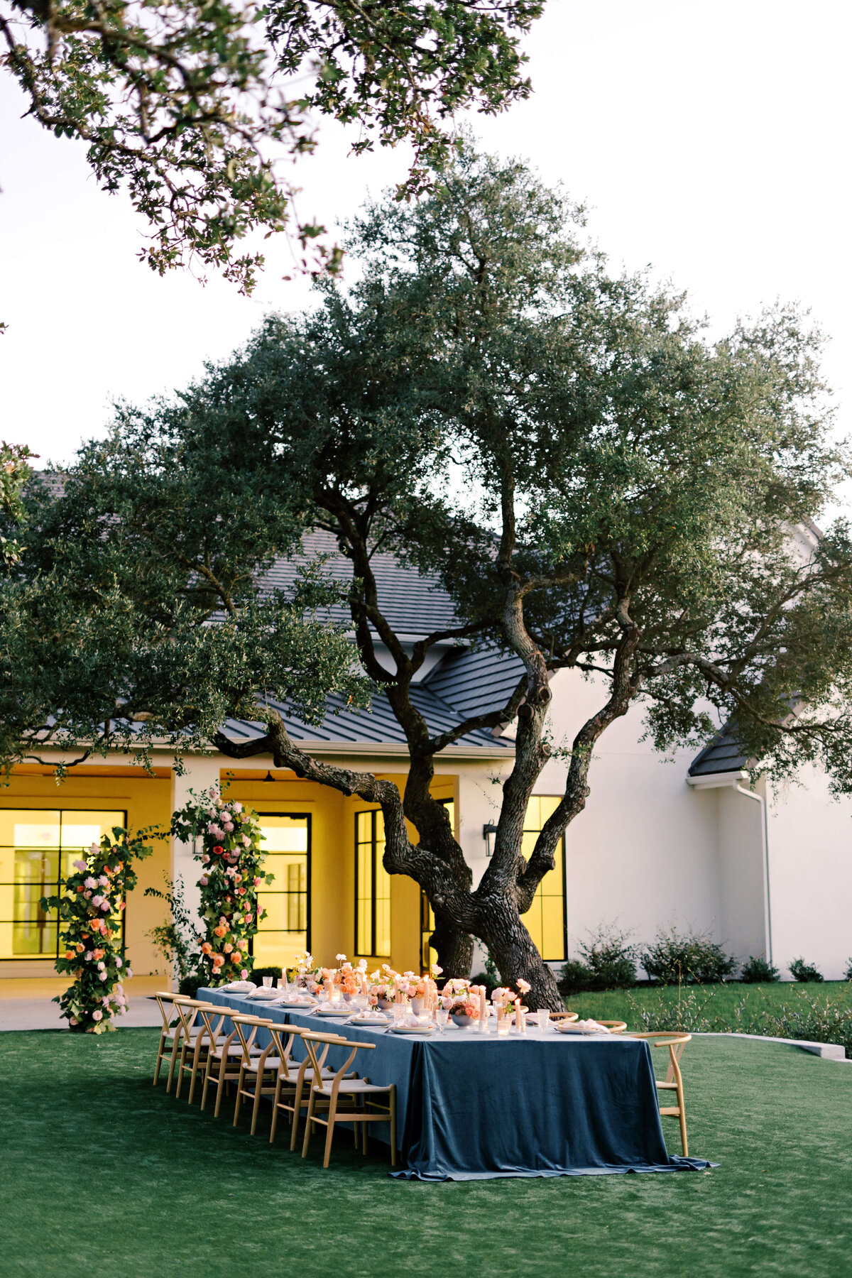 An intimate al-fresco reception at The Arlo, overlooking the Texas Hill Country