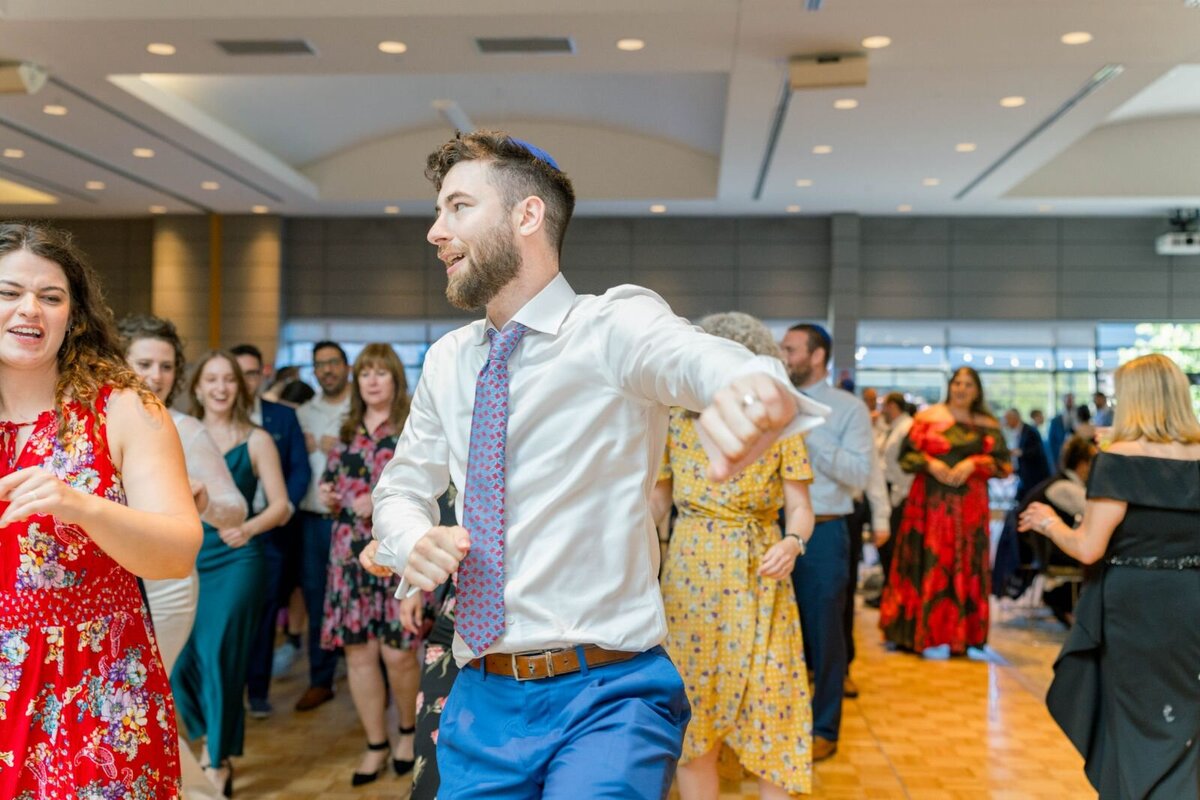 processed_ElianaMelmedPhotography_JewishWeddingPhotographer_ShulaNoah_Dancing-144