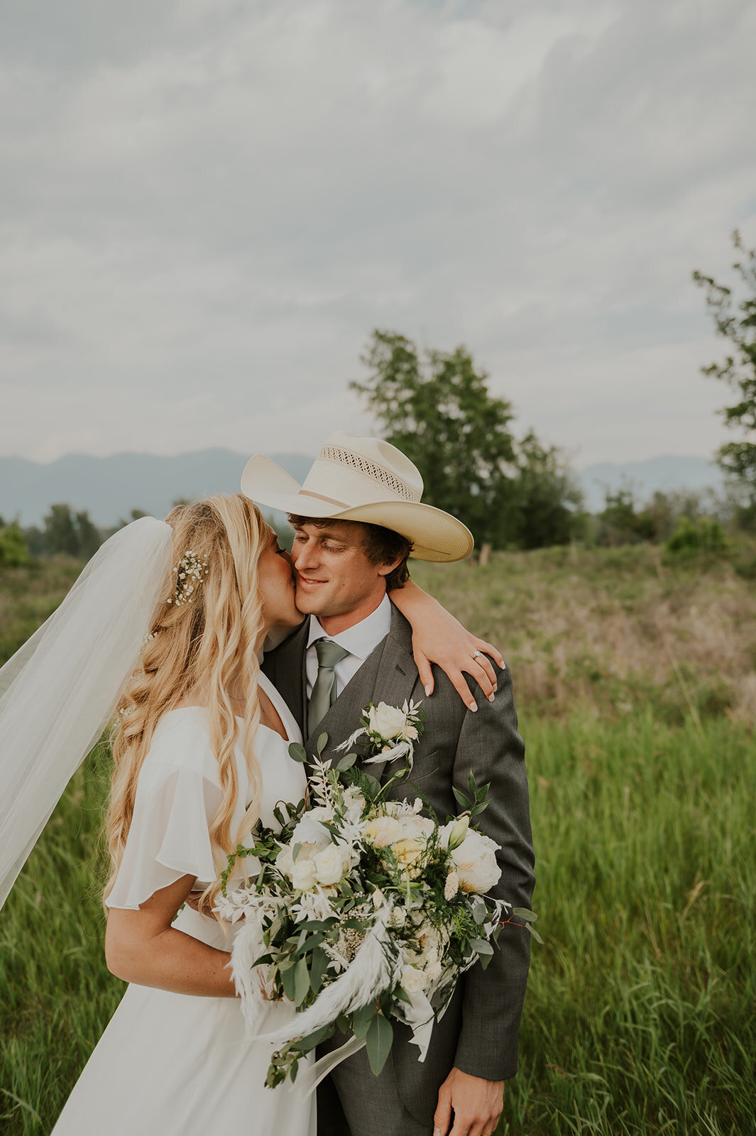 presley-gray-photo-elegant-montana-wedding-6763