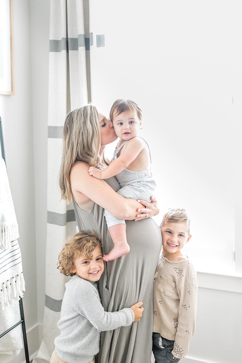Mount-Pleasant-Maternity-Session-In-Home-Lifestyle_0090