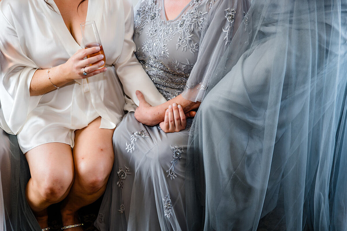 Seattle-wedding-photographer_candid-emotional-moment