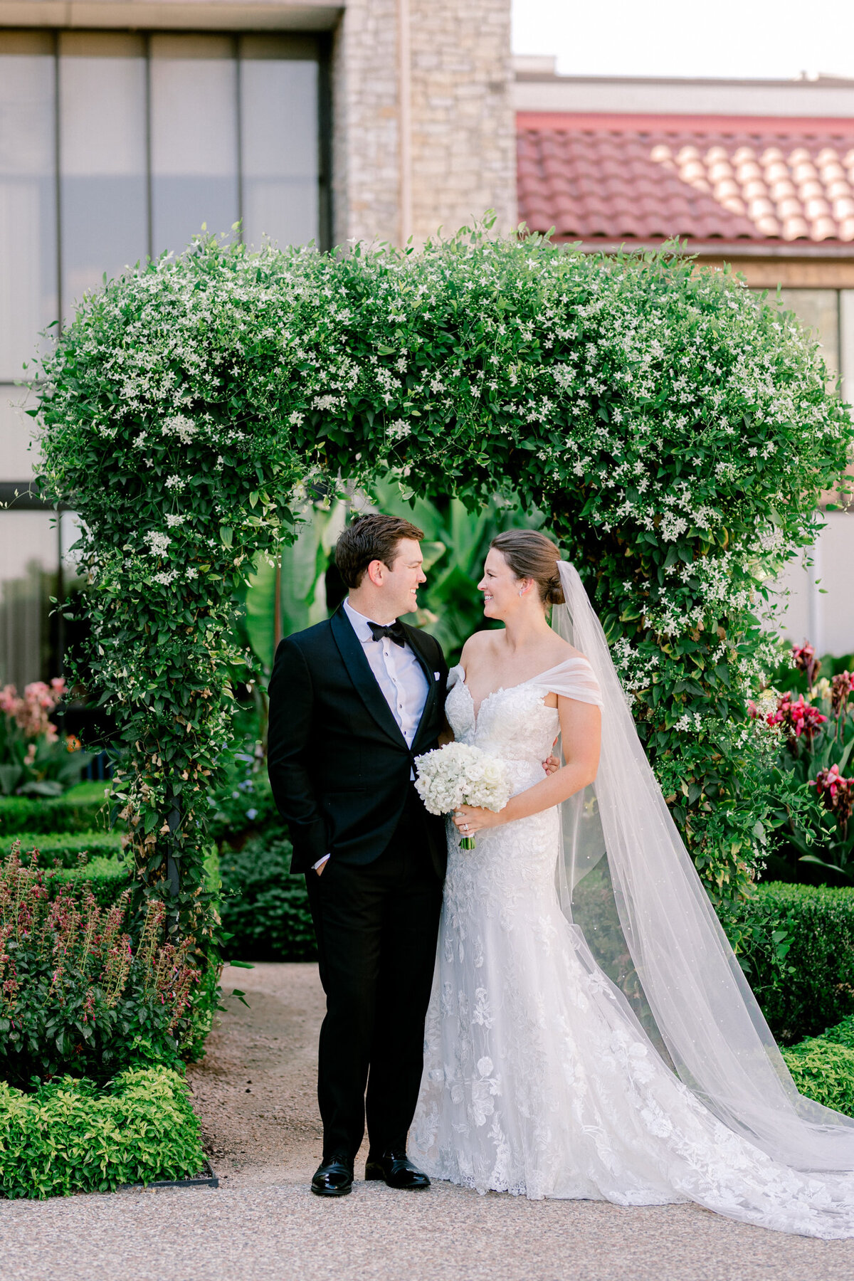 Allie & John Wedding at Royal Oaks Country Club Christ the King Church | Dallas Wedding Photographer | Sami Kathryn Photography-121