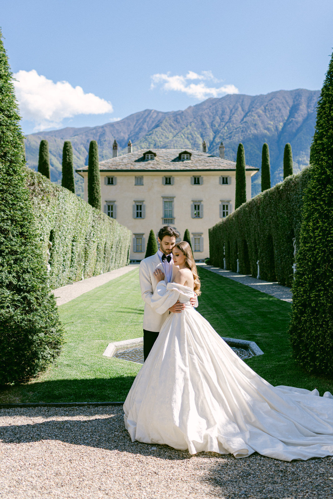 Wedding couple in Villa Balbiano