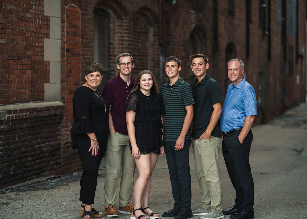 Des-Moines-Iowa-Family-Photographer-Theresa-Schumacher-Photography-Downtown-Alley