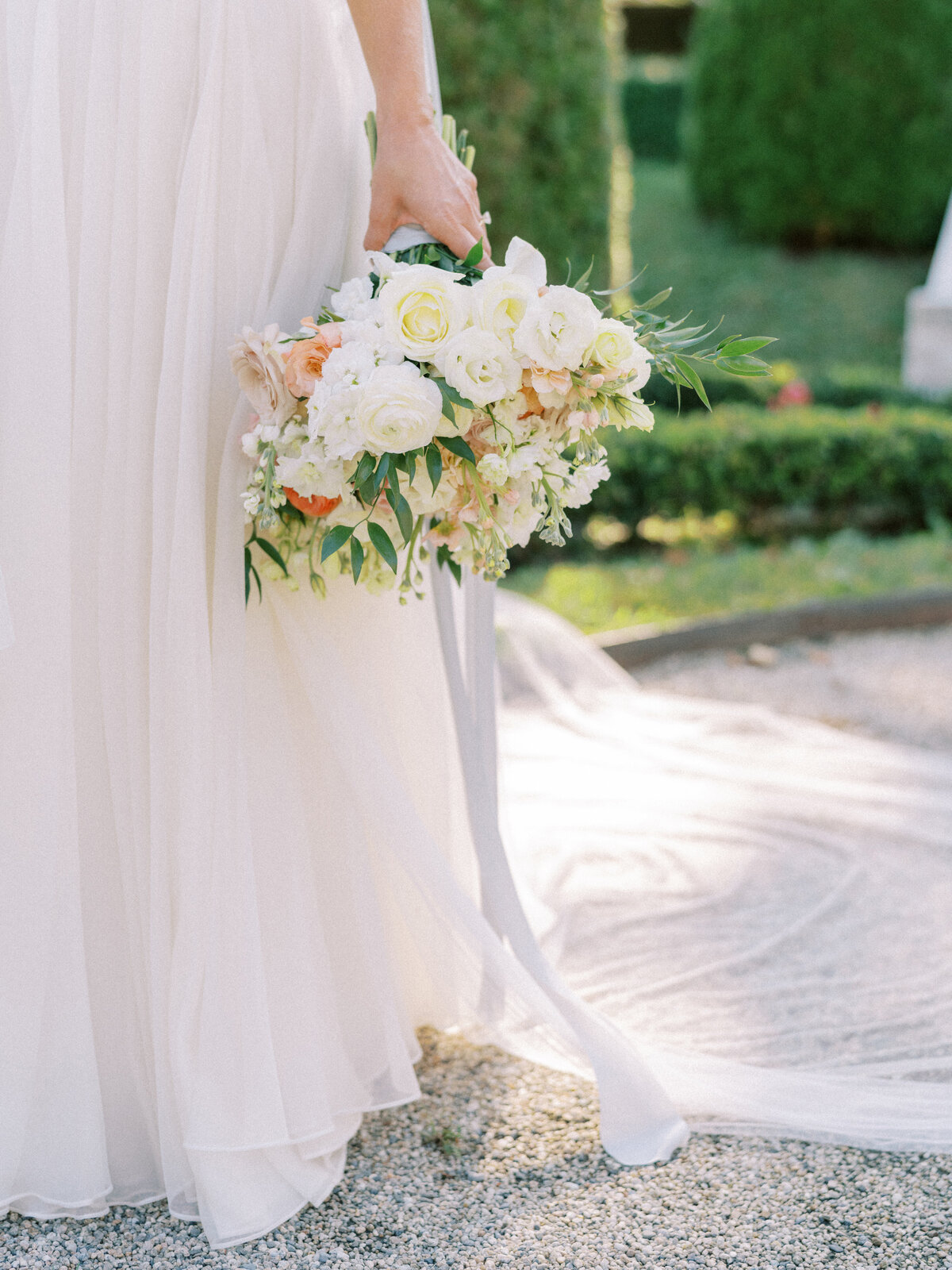 Bride holding bouquet down by her side