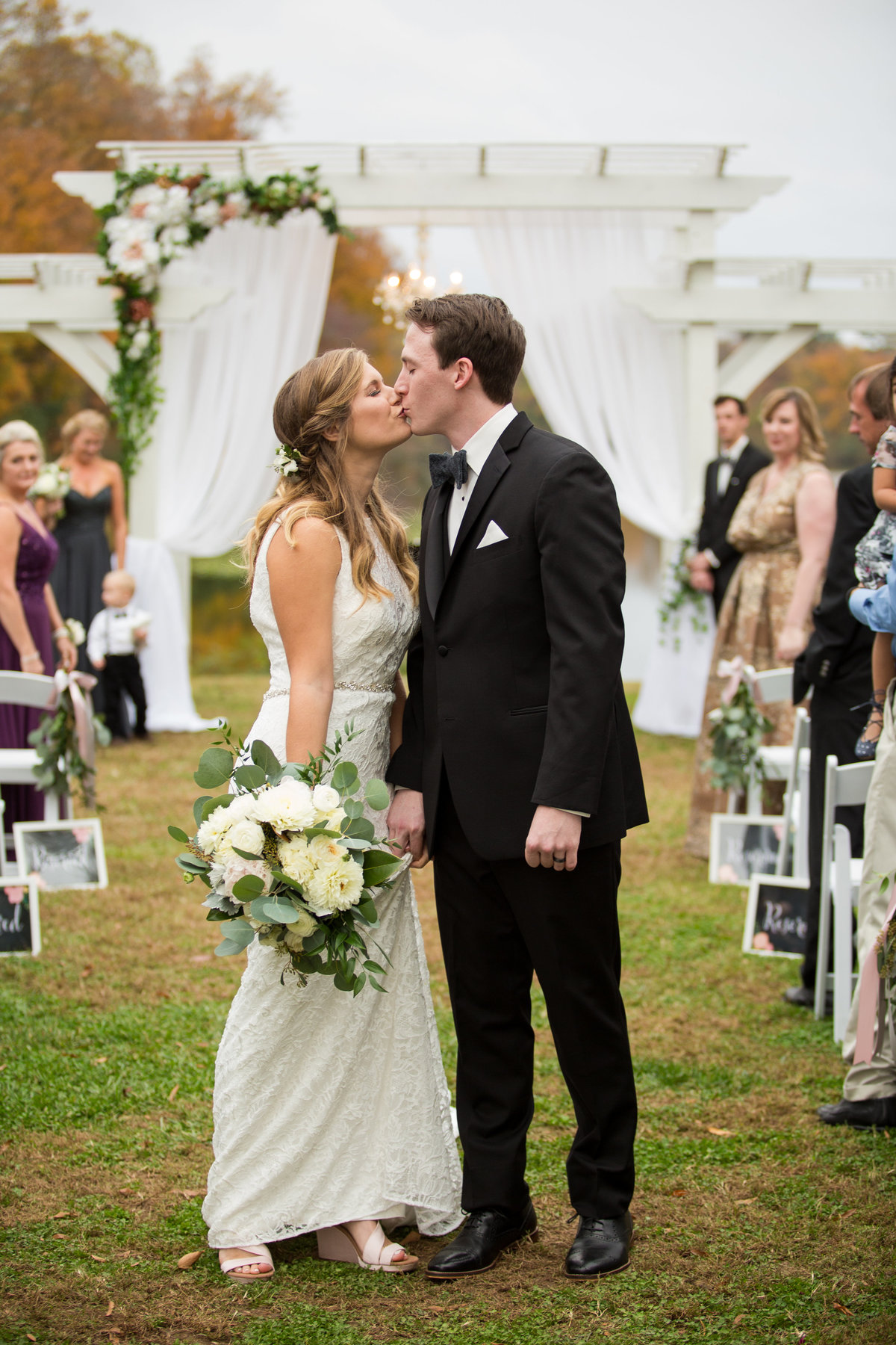 hollyfield manor fall wedding in VA
