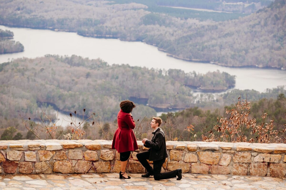 photo of man proposing to girlfriend