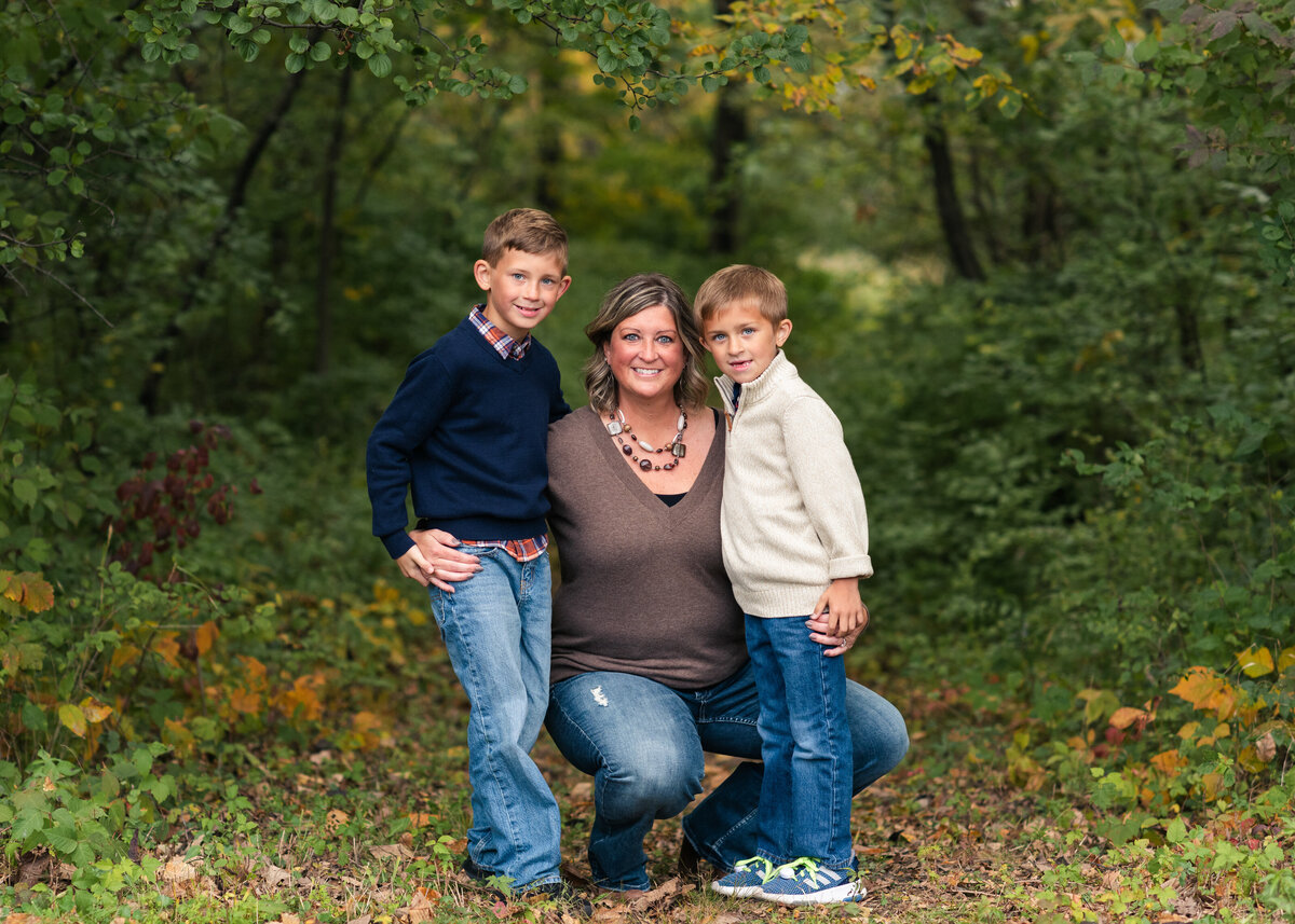 Des-Moines-Iowa-Family-Photographer-Theresa-Schumacher-Photography-Fall-Park-Mom-Sons