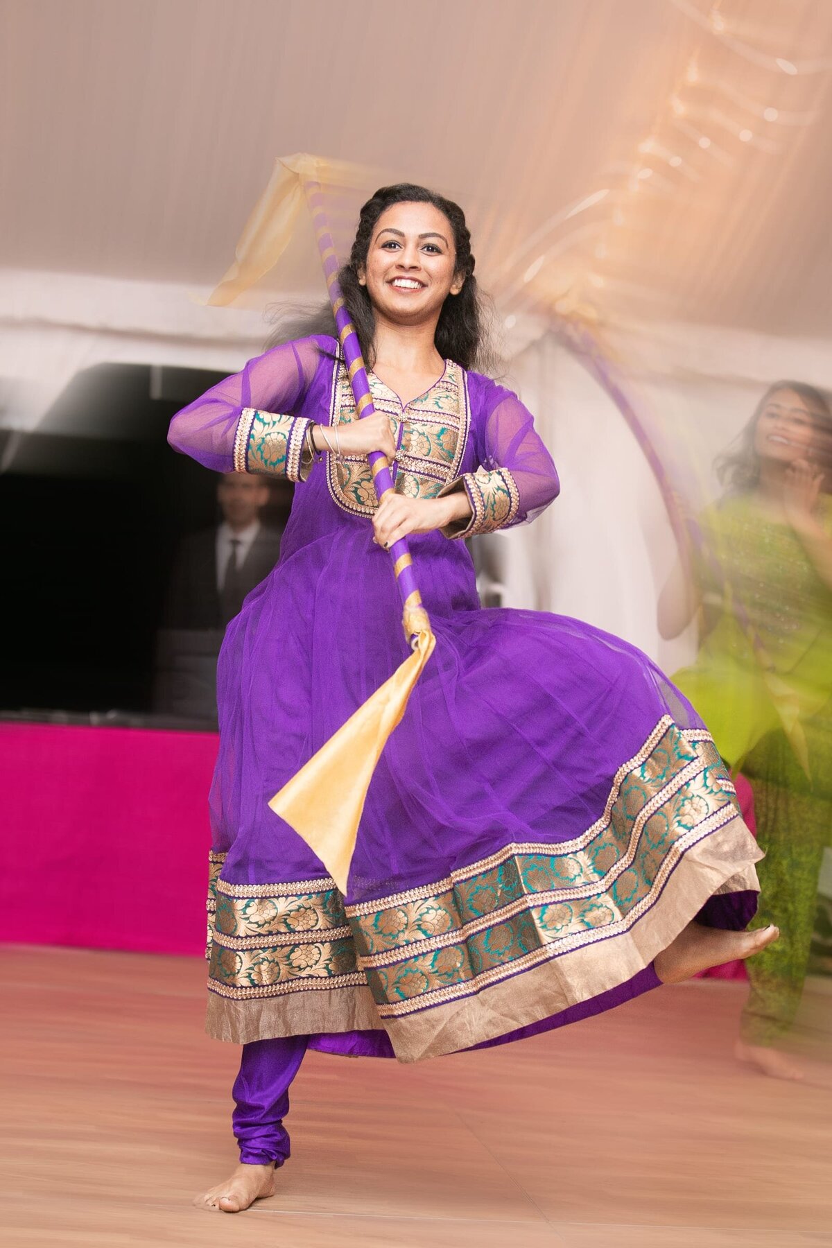 indian-dancers-wedding-reception