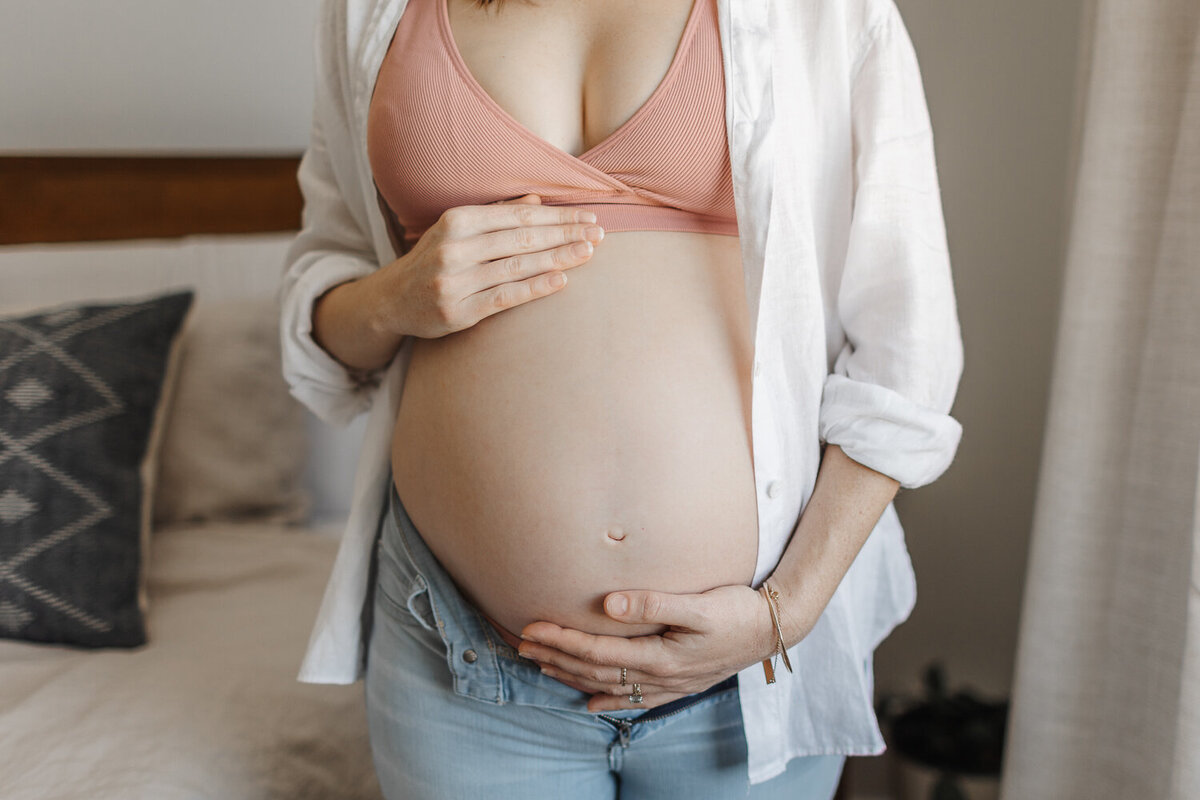 Toronto lifestyle maternity photographer