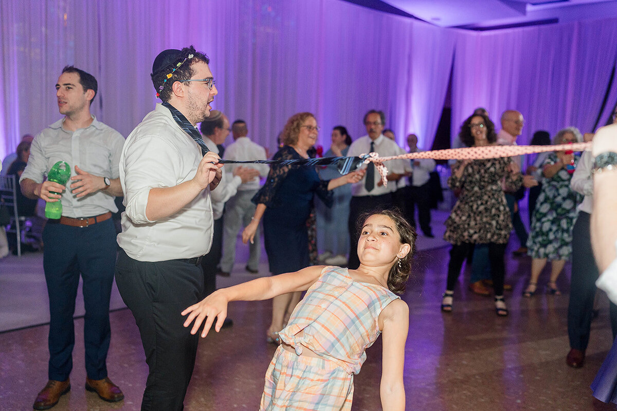 Eliana-Melmed-Photography-Chicago-LosAngeles-Jewish-WeddingPhotography-ElianaSklar-DanceFloor-00171