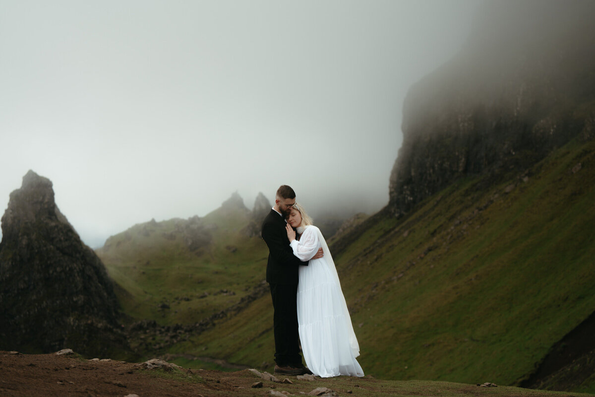 the_chaffins_international_destination_wedding_elopement_photographers_sammie_chaffin_micah_editorial_adventure_photos_travel_isle_of_skye_scotland_10