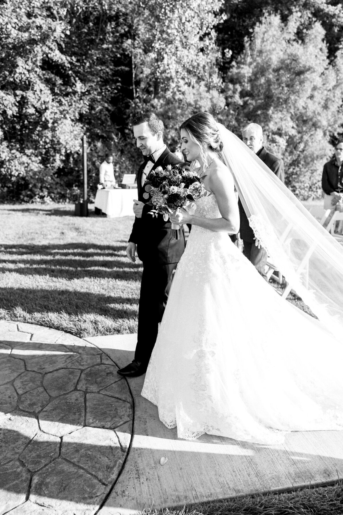 Summer-Wedding-DC-Estate-Winery-Beloit-Illinois-Meg-Dunn-Photography-50
