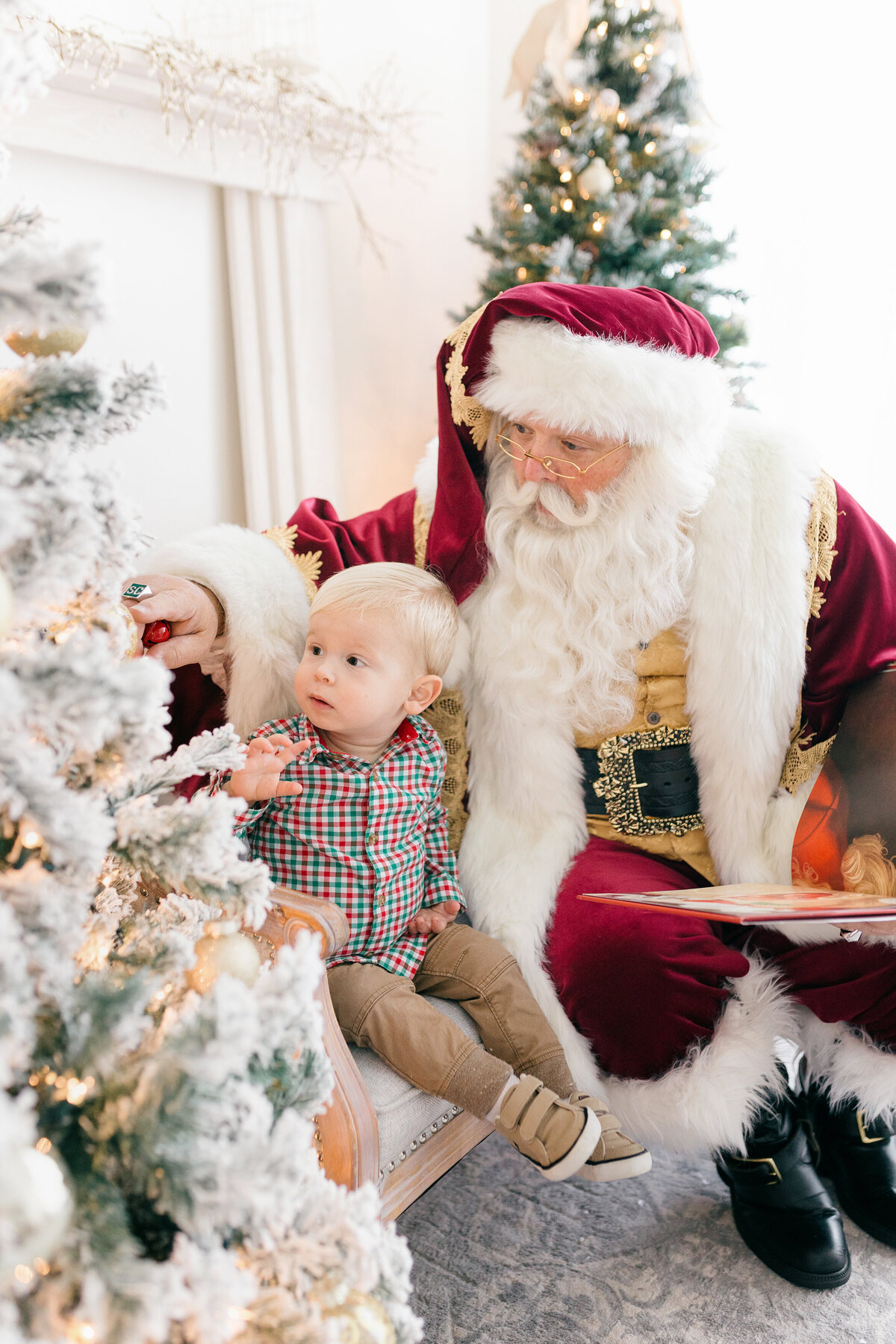 AllieBlaylockPhotographySanta08resized