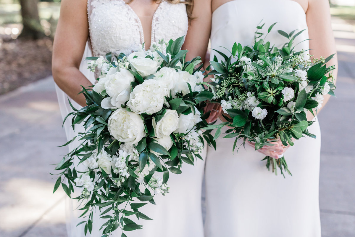 White and green bridal bouquets for a Savannah Wedding
